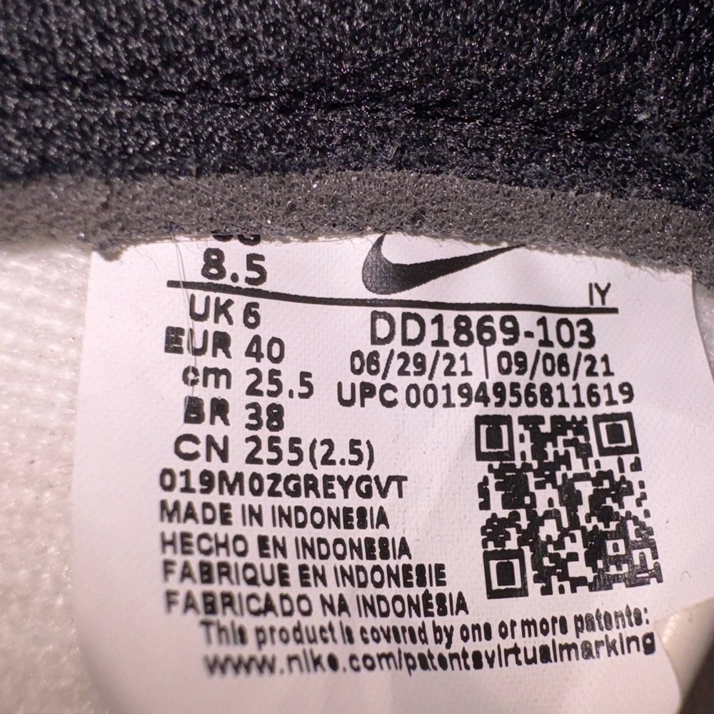 Nike Black and White High-Top Sneakers - Picture 4 of 6